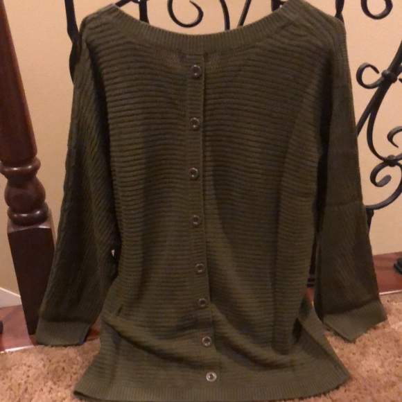 💚 Long Sleeve Sweater (SOLD) - Picture 3 of 9